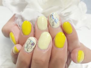 hand20160607yellow1