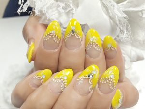 hand20160609yellow1