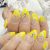 hand20160609yellow1