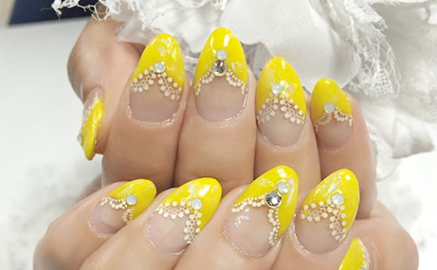 hand20160609yellow1