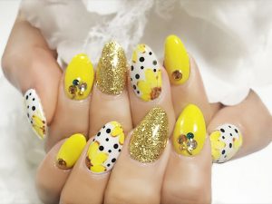 hand20160826yellow1