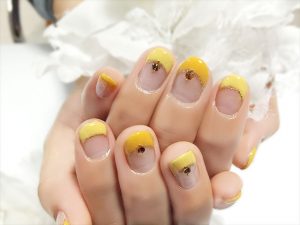 hand20161115yellow1